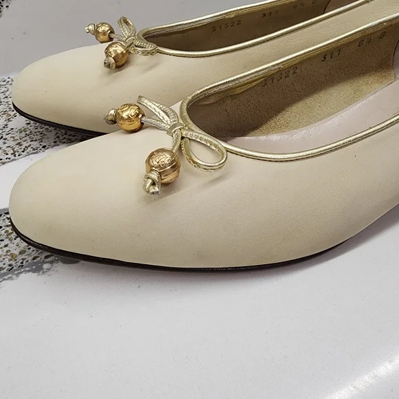 Vintage 80s/90s Ferragamo Ivory Nappa Evening Flats Size 8.5 - Picture 12 of 16
